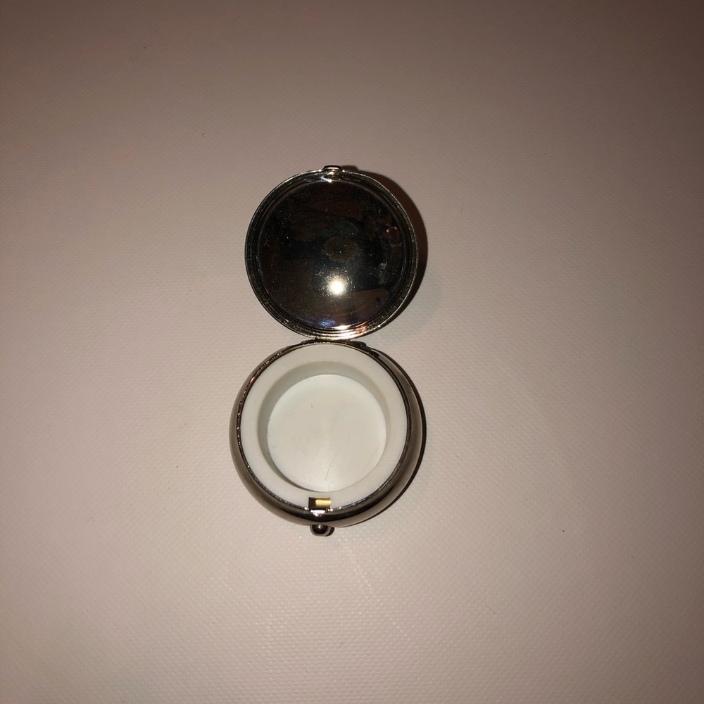 Pill holder - Picture 2 of 4